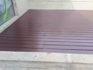 Madeira trocada e envernizada